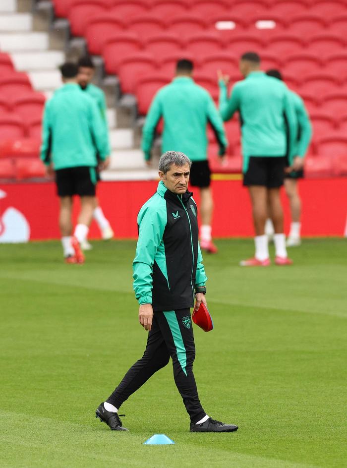 爱游戏在线-塔斯马尼亚联体能训练升级，备战摩洛哥瓦赫达半决赛的简单介绍