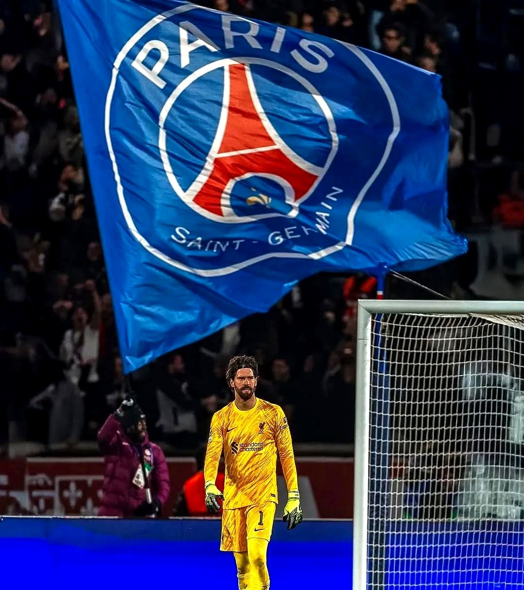 关于利物浦主场气氛火爆，球迷助威成强大后盾的信息