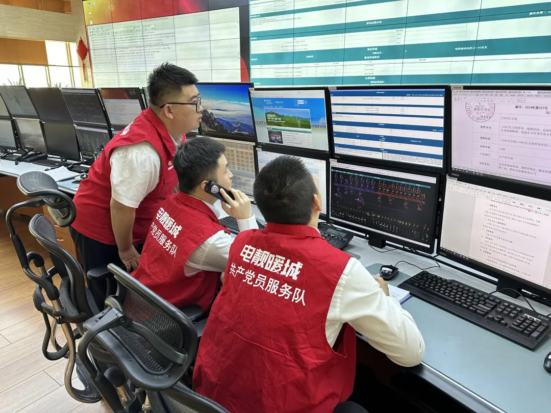 爱游戏视频-帕尔梅拉斯技战术演练密集，冲刺冠军全力以赴的简单介绍