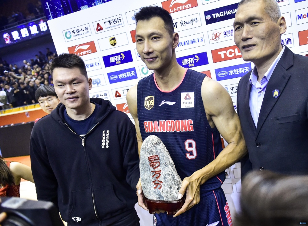 爱游戏网页版登录入口-关于在上海队赛场上演全国篮球锦标赛，高光操作，引发球迷泪目的信息