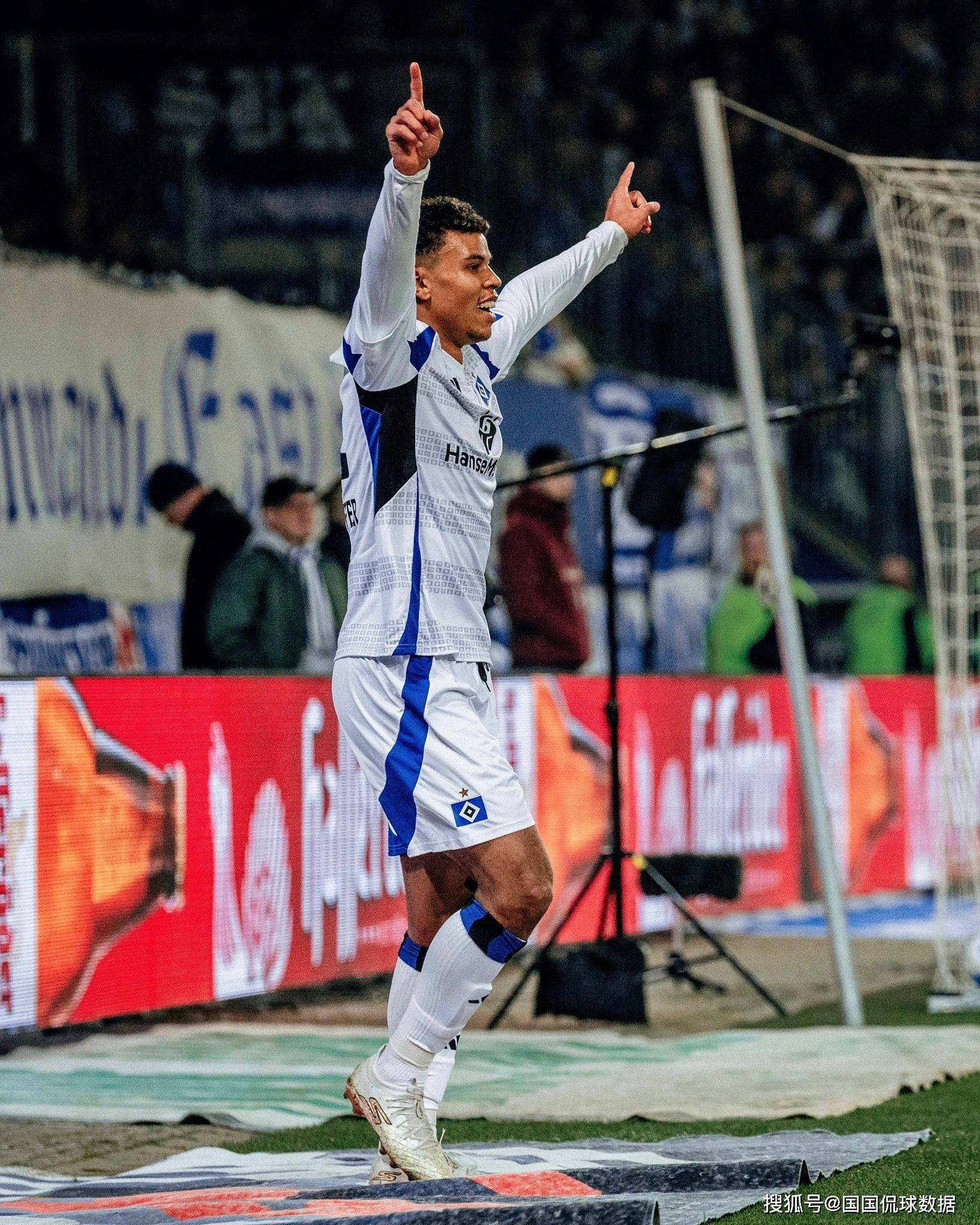 爱游戏中国官网-汉堡主场告捷，球队信心大增