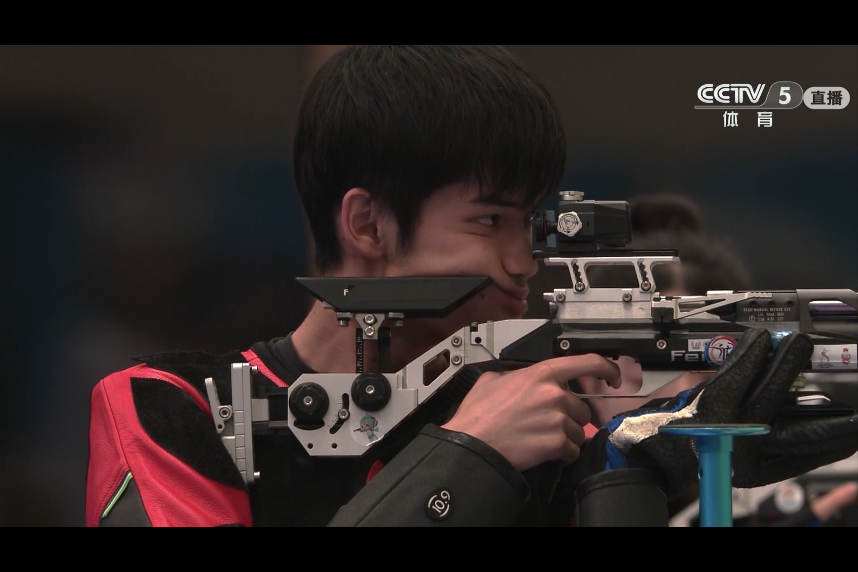 国家队在比赛中发挥出色表现，获得关键胜利