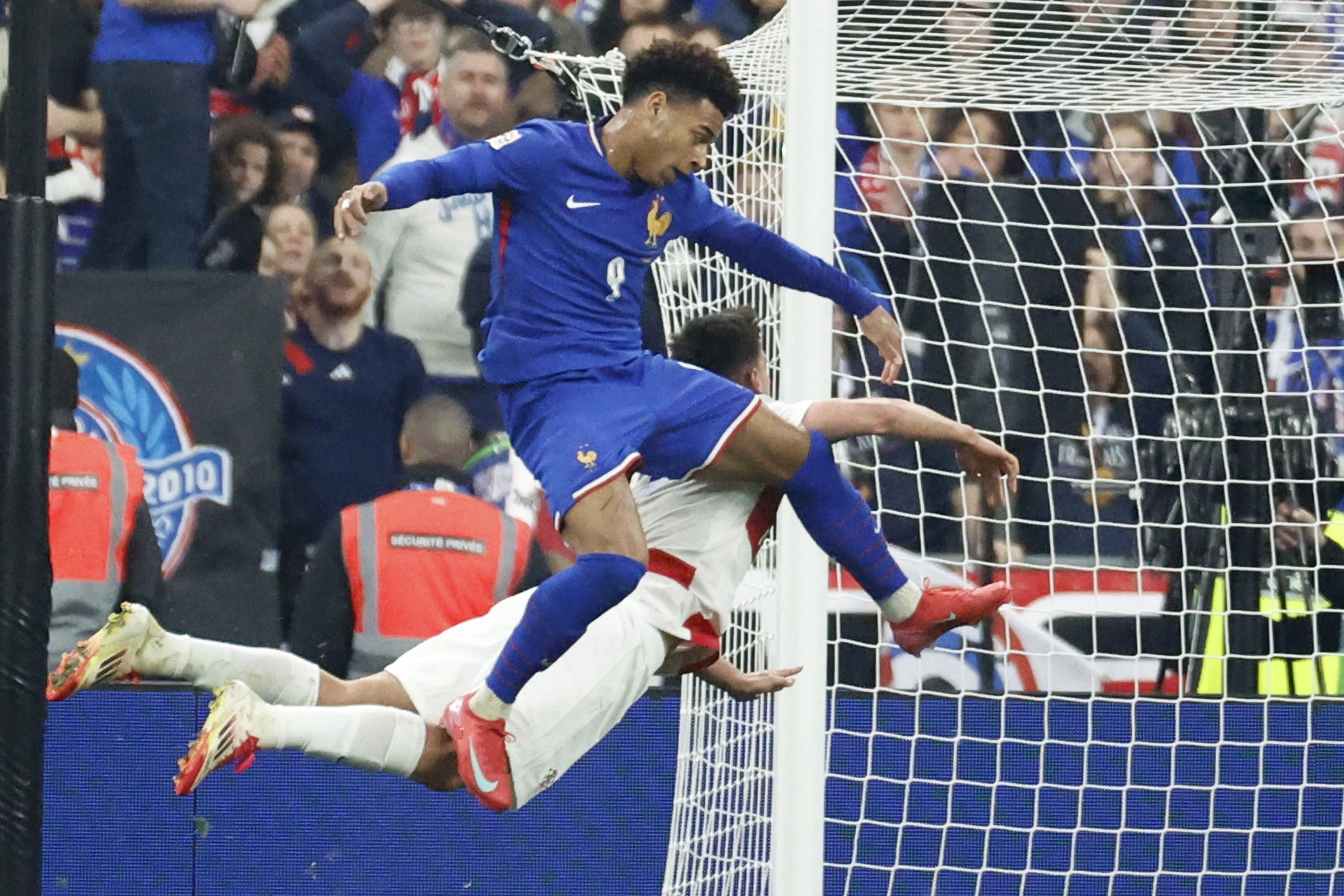 爱游戏亚洲官网-包含法国遗憾落败，止步欧洲杯决赛圈的词条