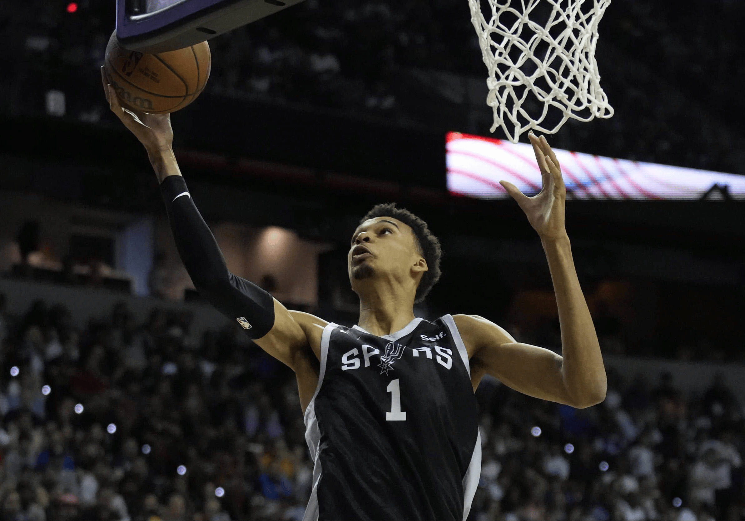 爱游戏官网-灰熊新秀表现抢眼，球队未来有望一片光明的简单介绍