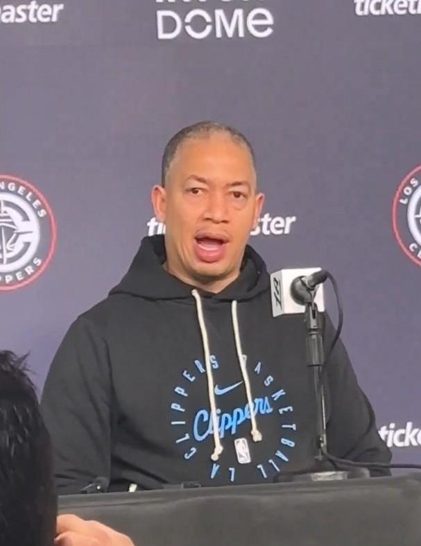 包含快船客场击败老鹰，继续保持稳定表现的词条