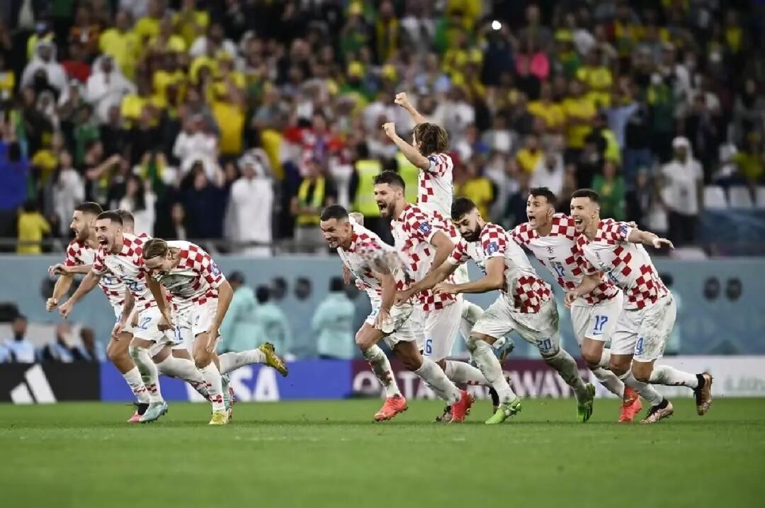 爱游戏视频-克罗地亚队在客场比赛中尽展拼搏精神