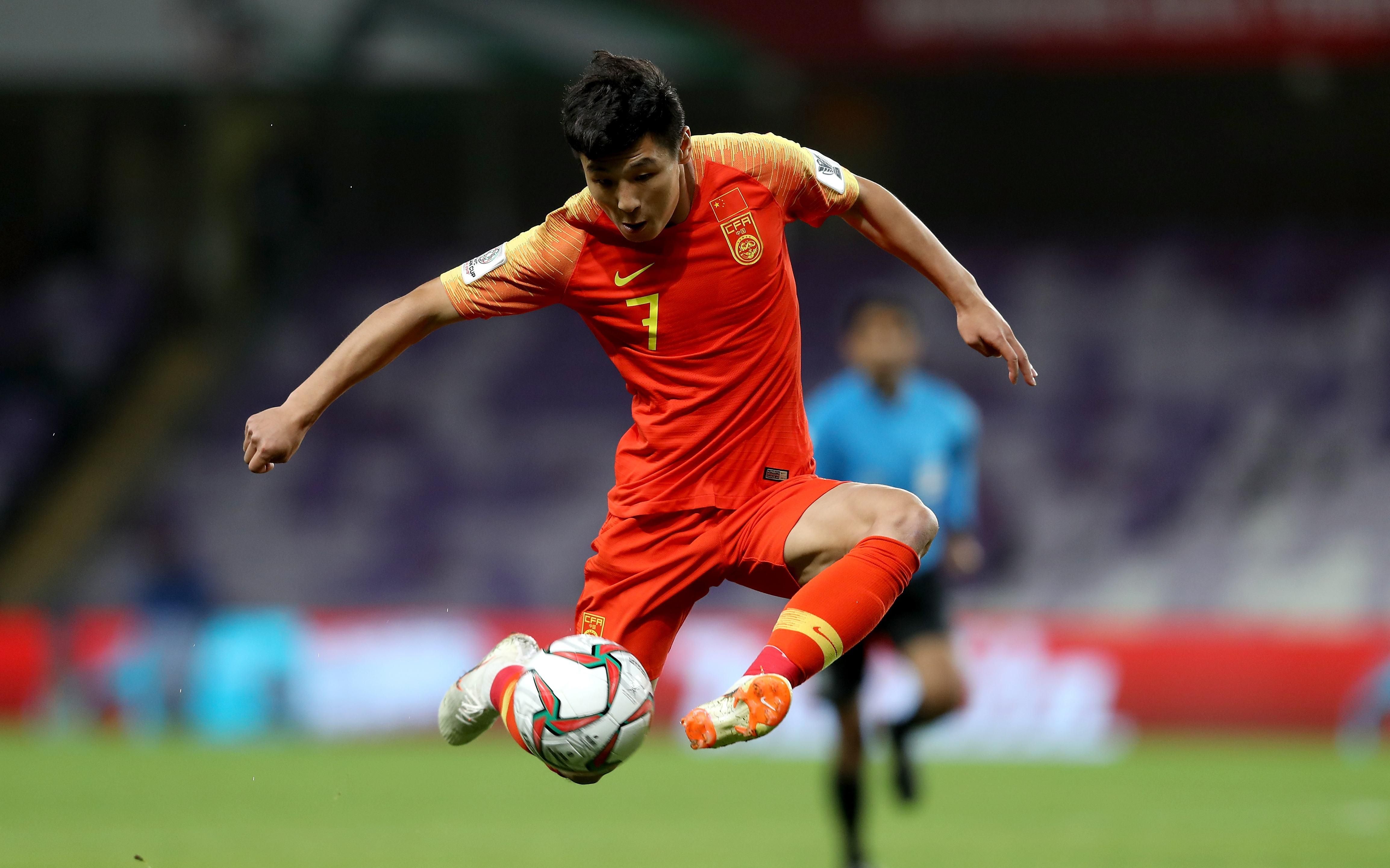 足球传奇智慧无限，带领球队取得胜利