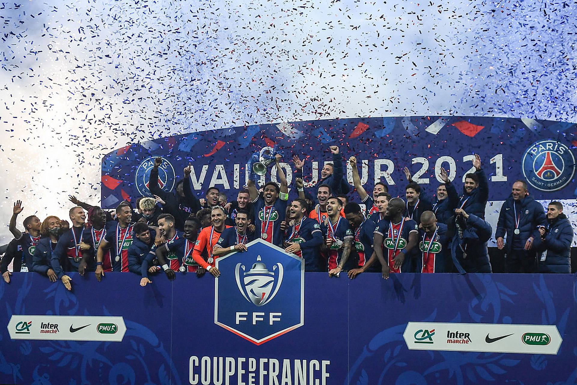 爱游戏入口-包含战火重燃！欧冠比赛淘汰赛激战连连的词条