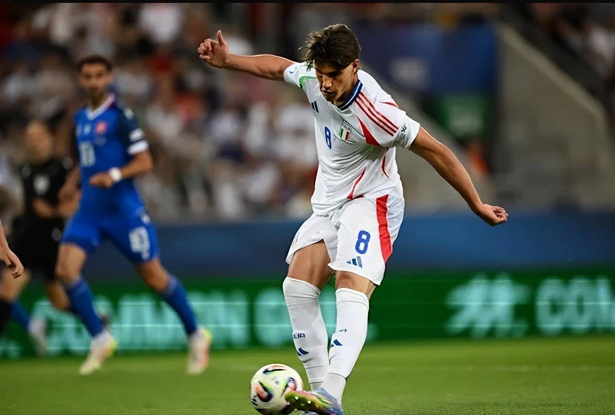 爱游戏直播-意大利运动员完成震撼冲刺，实现逆袭