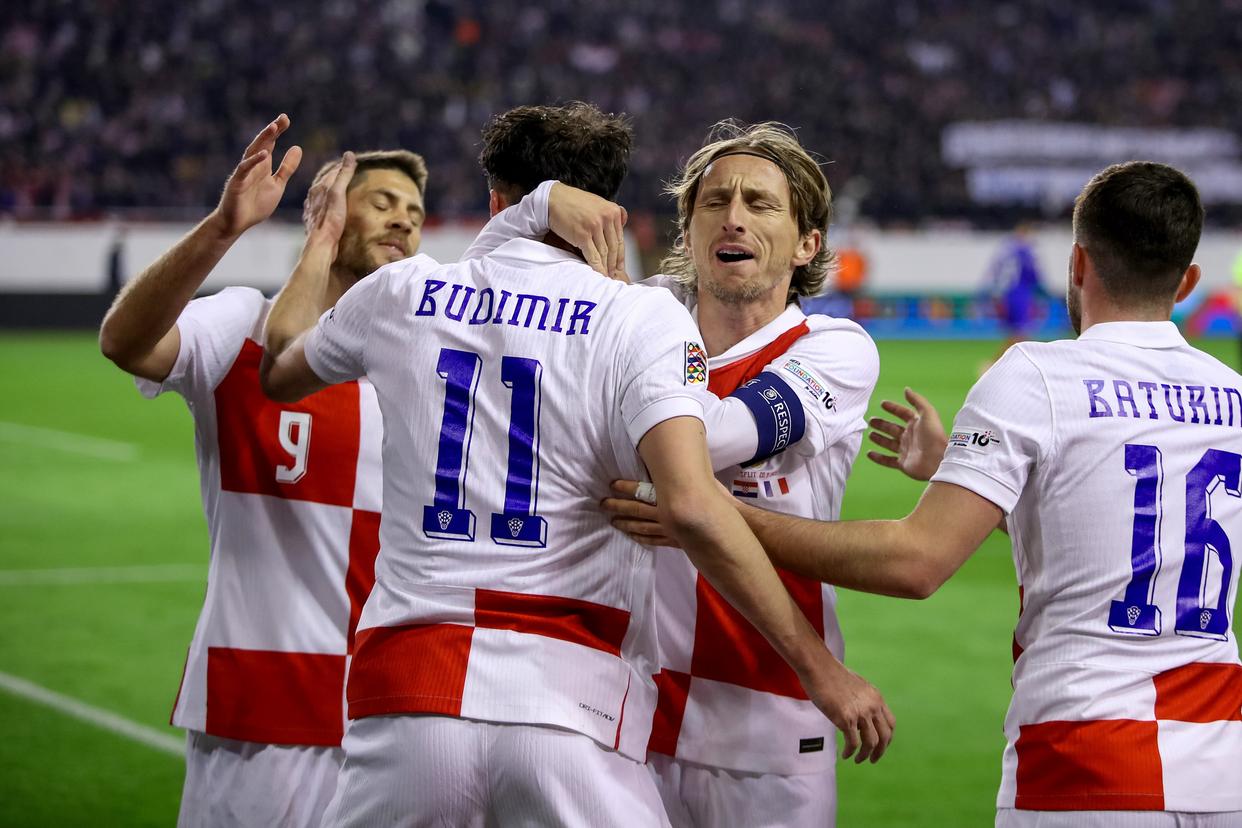 法国横扫克罗地亚，领跑小组赛