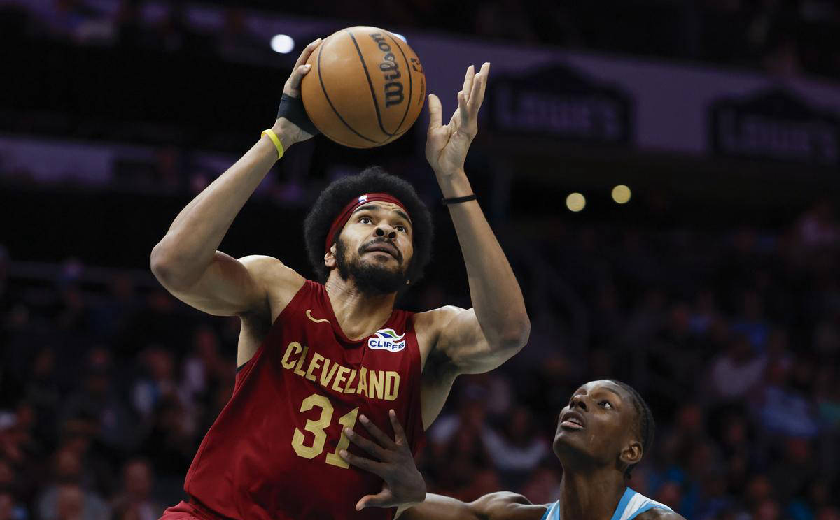 包含太阳惨败爵士，主力球员伤病加重的词条