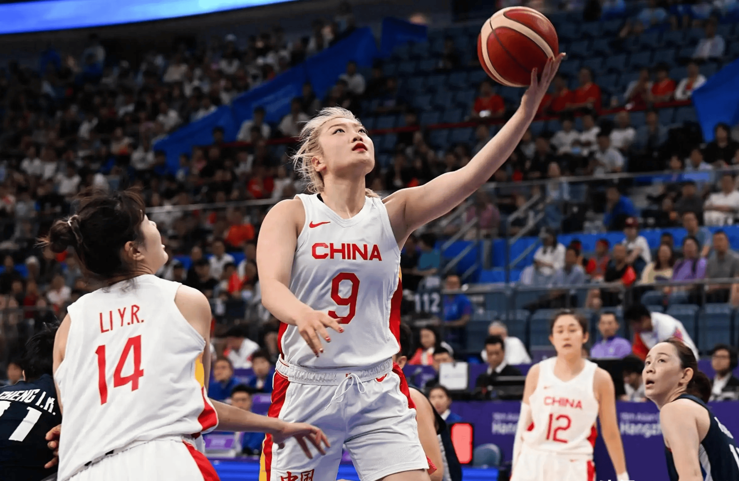 女子篮球联赛新赛季拉开序幕